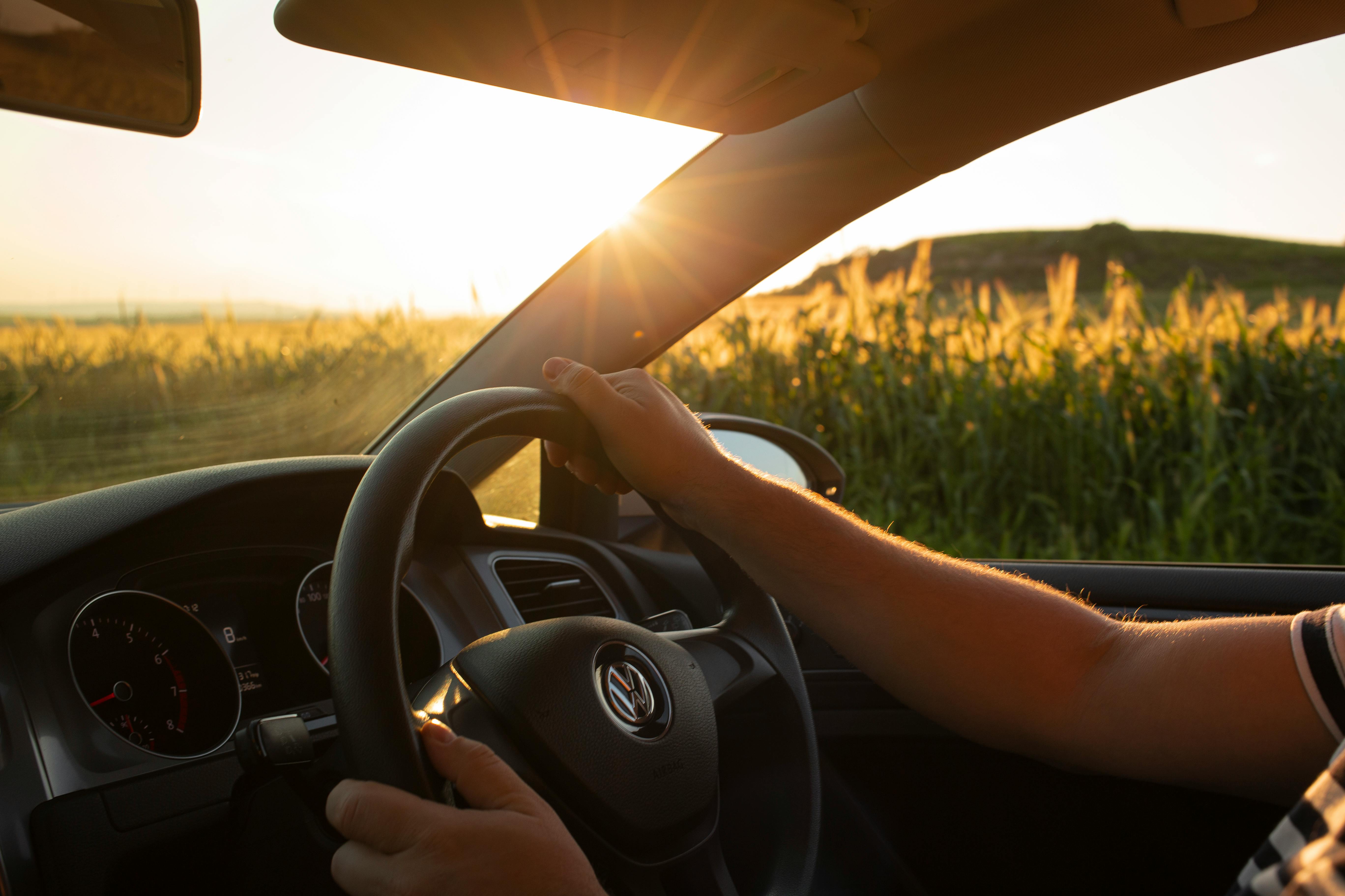 Veilig rijden bij laagstaande zon? Volg deze tips.